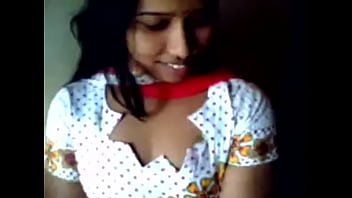 Tamil Babe Flaunting Her Luscious Tits
