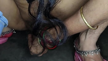 Sakshi Bhabhi’s Naughty Bathroom Shave: Village Girl’s Bare Pussy Revealed