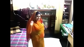 Sizzling Desi Bhabhi’s Steamy Bengali Video