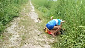 Hot Desi Housewife’s Naughty Village Romp Goes Viral