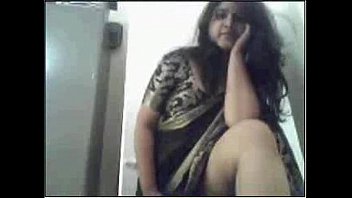 Desi Auntie Shedding Her Saree For A Steamy Show