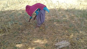 Desi Indian Boyfriend Fucks His Hot Girlfriend Working In The Field