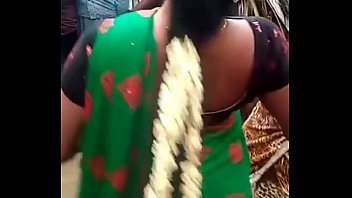 Hot Andhra Babe Gets Wild In Public Roadside Romance
