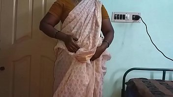 Naughty Indian Aunty Sends Steamy Nude Selfies And Fingering Pics To Her Father-in-law
